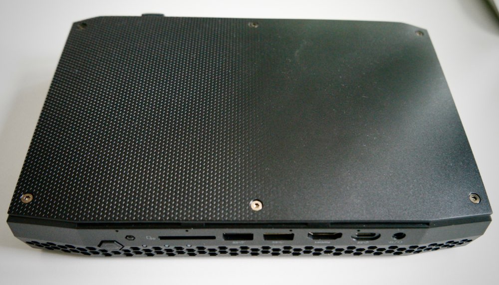 Intel NUC8i7HVK unboxing 1