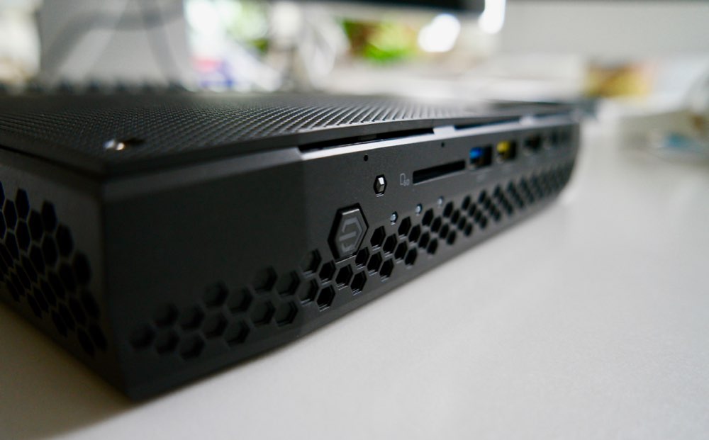 Intel NUC8i7HVK